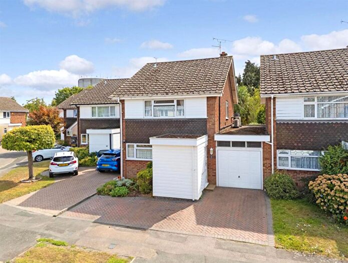 3 Bedroom Semi-Detached House For Sale In Luthers Close, Kelvedon Hatch, CM15