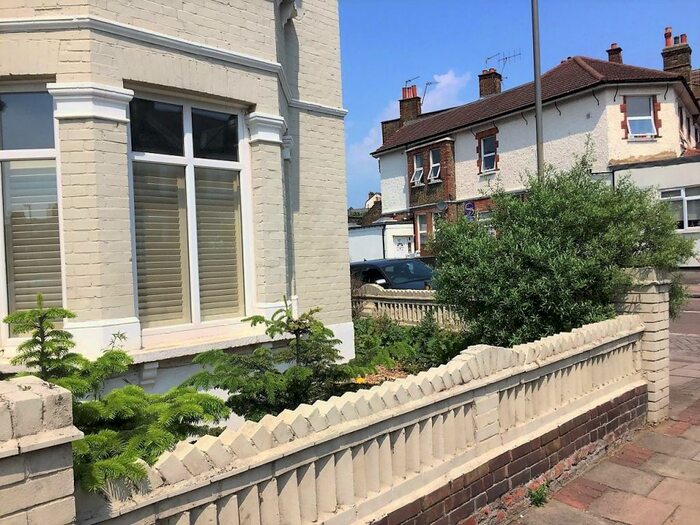 1 Bedroom Apartment To Rent In Cavendish Road, London, SW12