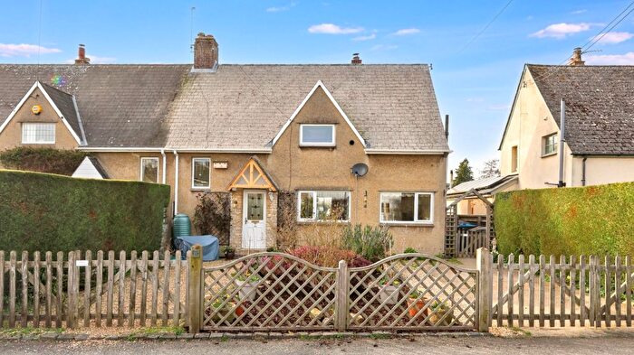 3 Bedroom Semi-Detached House For Sale In Griffiths Close, Northmoor, Witney, OX29