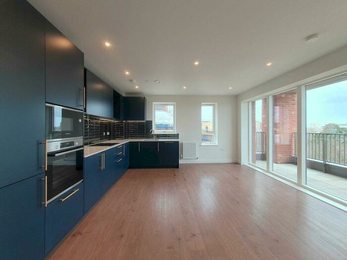 2 Bedroom Flat To Rent In May Neuner Road, Hornsey, , London &# Bed Flat, N8