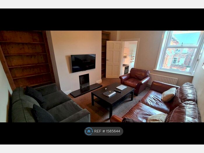 3 Bedroom Flat To Rent In Warton Terrace, Newcastle Upon Tyne, NE6