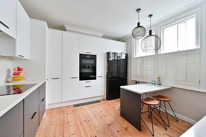 4 Bedroom House To Rent In Stoke Fields, Guildford, GU1