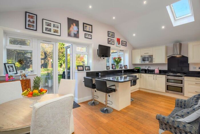 4 Bedroom Detached House For Sale In Beecot Lane, Walton-On-Thames, KT12