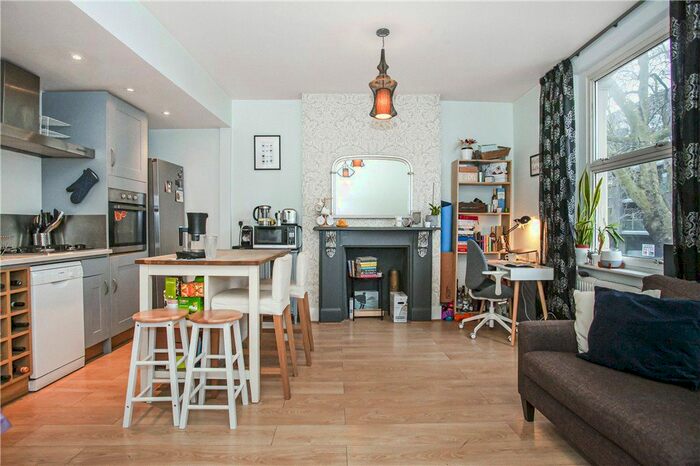 3 Bedroom Flat To Rent In Chiswick High Road, London, W4