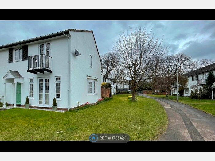 3 Bedroom Semi-Detached House To Rent In Hollins Walk, Reading, RG30