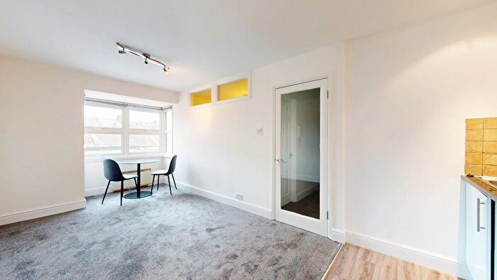 Studio To Rent In Balmoral Mews, London, W12