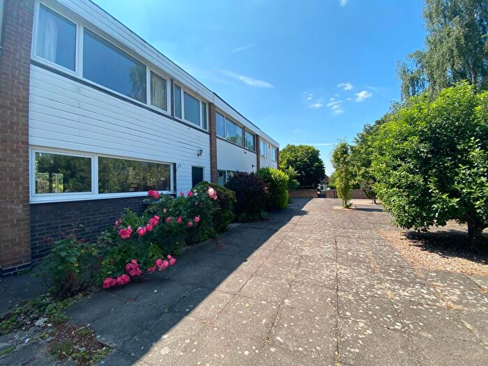 3 Bedroom Terraced House To Rent In Clumber Road West, Nottingham, NG7