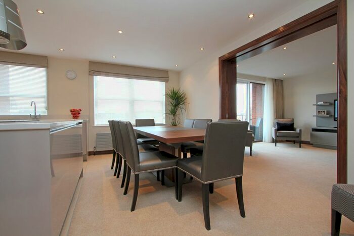 2 Bedroom Flat To Rent In Ennismore Gardens, London, SW7