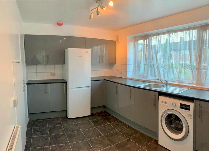3 Bedroom Terraced House To Rent In East Road, Romford, RM7