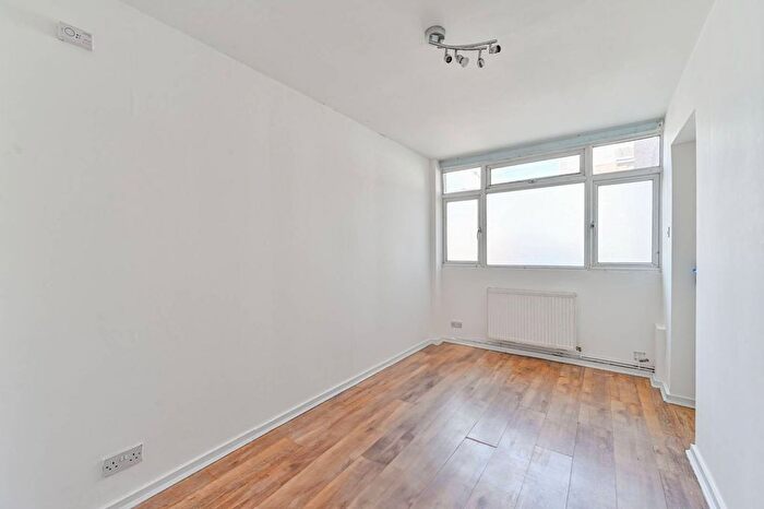 4 Bedroom Property To Rent In Lenthorp Road, Greenwich, London, SE10