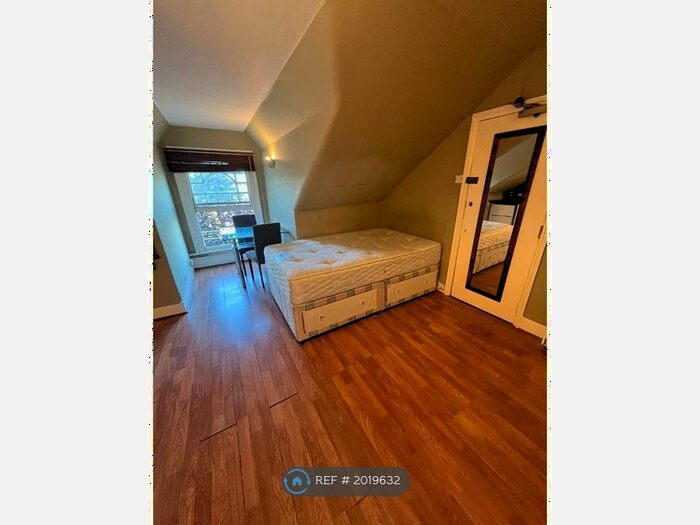 Studio To Rent In Bedford Hill, London, SW12
