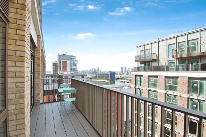2 Bedroom Flat To Rent In Ellipse House, Eden Place, Docklands, London, E16