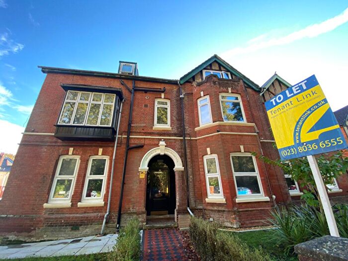 4 Bedroom Flat To Rent In Furzedown Road, SO17