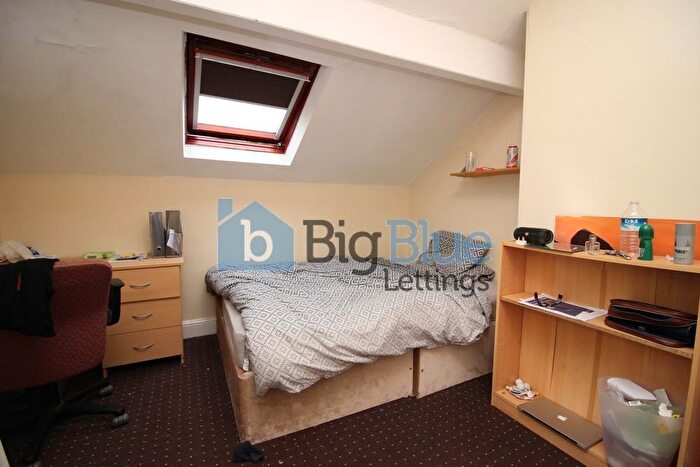 6 Bedroom Flat To Rent In Regent Park Avenue, Leeds, LS6