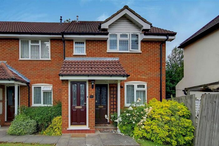 1 Bedroom Maisonette To Rent In Whisperwood Close, Harrow Weald, Harrow, HA3