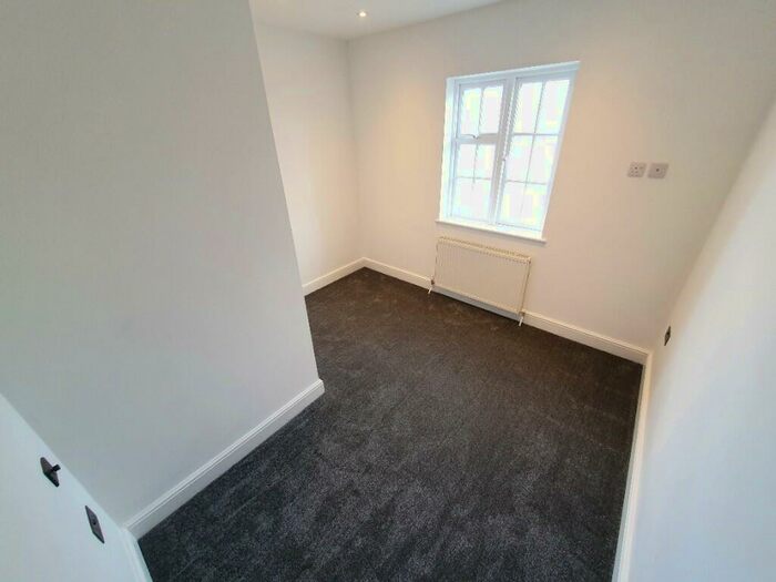 2 Bedroom End Of Terrace House To Rent In The Square, Birmingham, B17
