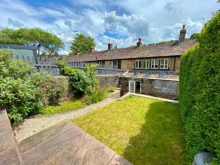 2 Bedroom Character Property To Rent In Woodhead Road, Holmfirth, HD9