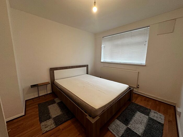 2 Bedroom Flat To Rent In Gauden Road, London, SW4