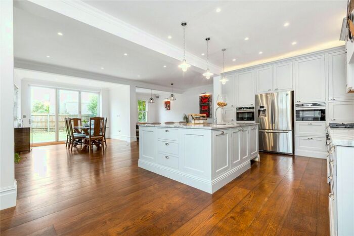 Detached House To Rent In Pagoda Avenue, Richmond, Surrey, TW9