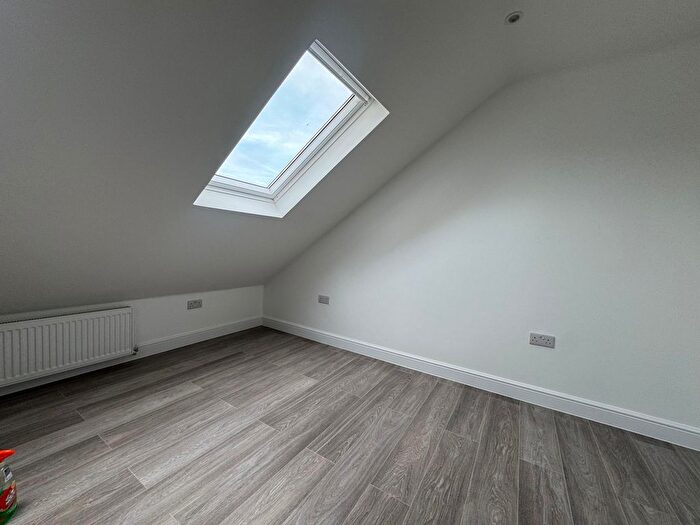 Studio To Rent In Burnley Road, London, NW10