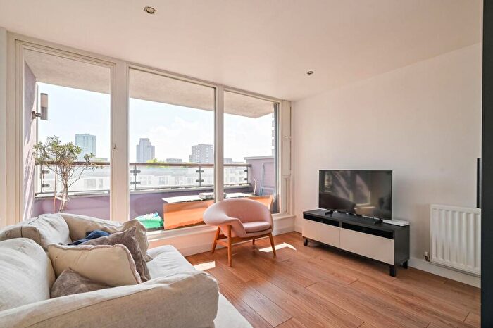 2 Bedroom Flat For Sale In Rainhill Way, , Bow, London, E3