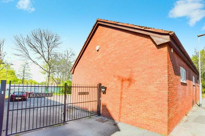 10 Bedroom Detached House To Rent In Renshaw House (Block Management), Hyde Grove, Manchester, M13
