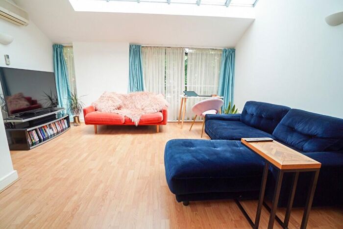 2 Bedroom Mews To Rent In Dee Hills Park, Chester, Cheshire, CH3