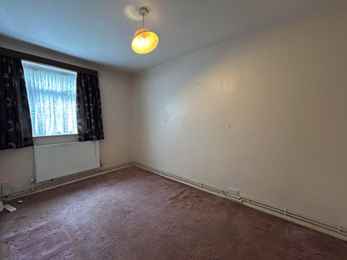 2 Bedroom Flat For Sale In Flat, Pine Lodge, Tonbridge Road, Maidstone, Kent, ME16