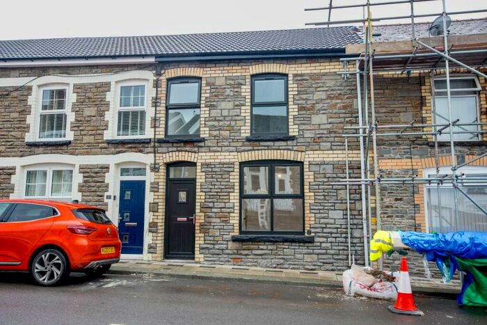 2 Bedroom Flat To Rent In Gilfach Street, Bargoed, CF81