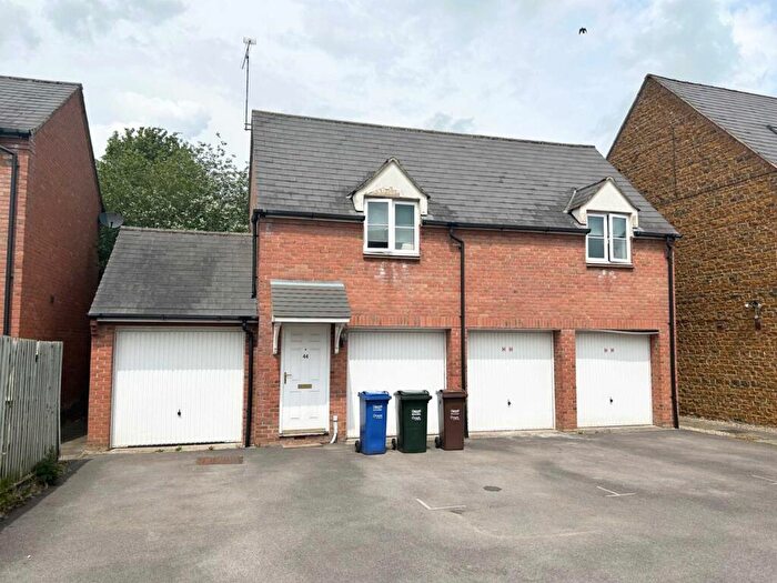 2 Bedroom Coach House To Rent In Sir Henry Jake Close, Banbury, OX16