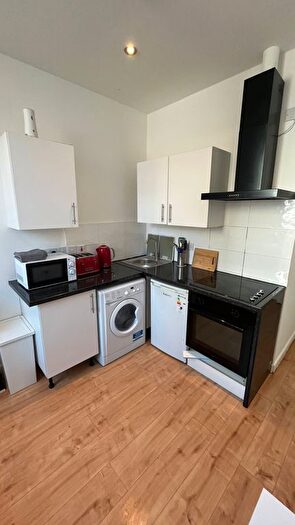 1 Bedroom Flat To Rent In Kirkgate, Wakefield, West Yorkshire, WF1
