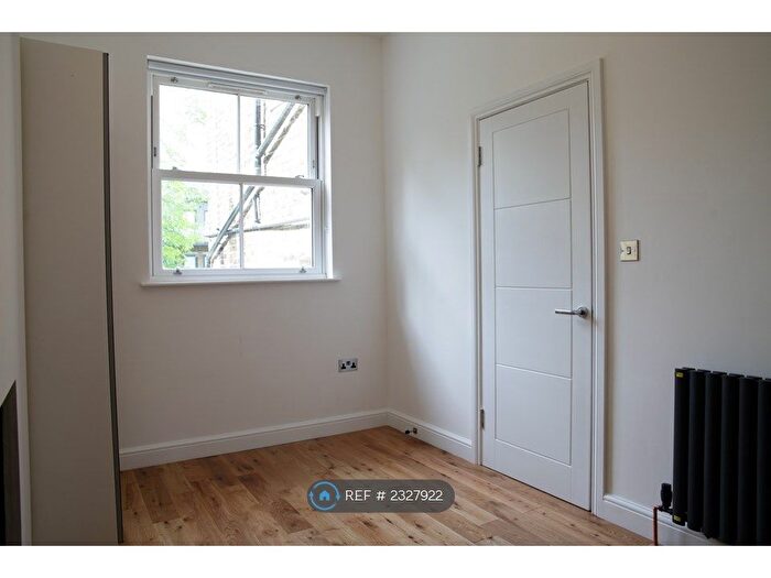 2 Bedroom Flat To Rent In Cornwall Road, London, N4