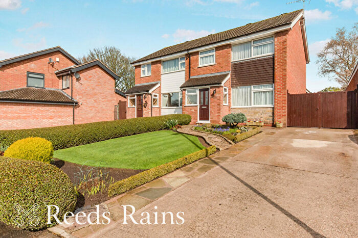 3 Bedroom Semi Detached House For Sale In Merriden Road, Macclesfield, Cheshire, SK10