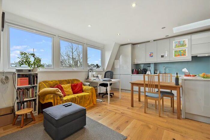 2 Bedroom Flat To Rent In Hammersmith Grove, London, W6
