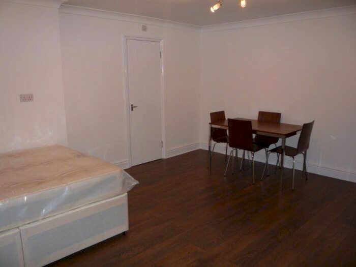 Studio To Rent In Gloucester Place, London, W1U