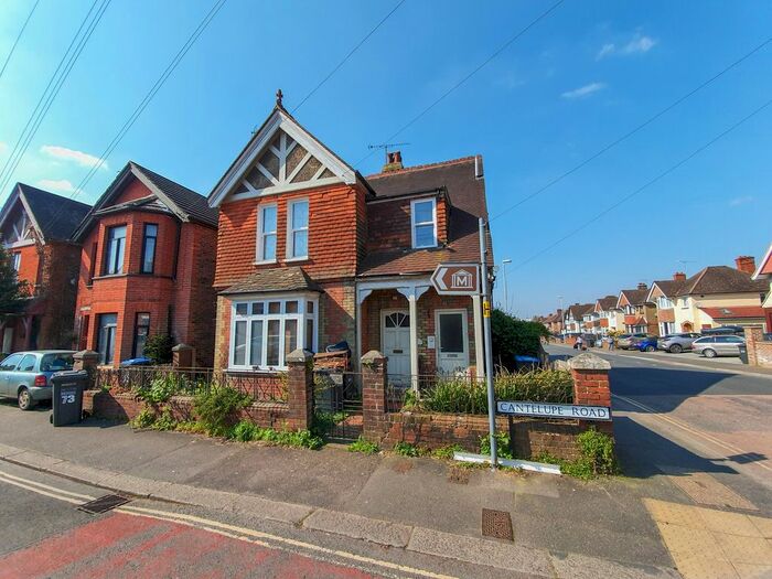 1 Bedroom Flat To Rent In Cantelupe Road, East Grinstead, RH19