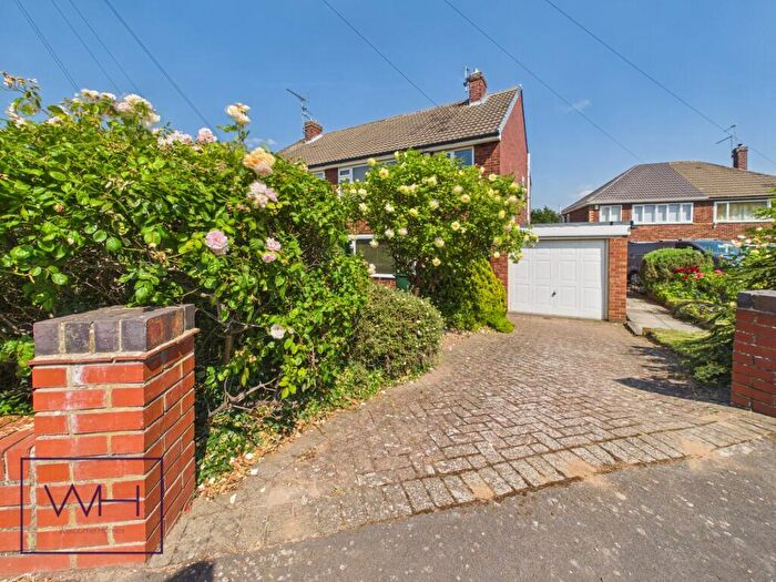 3 Bedroom Semi-Detached House For Sale In Winchester Way, Scawsby, Doncaste, DN5