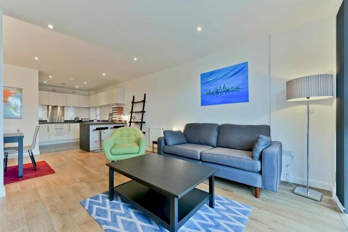 2 Bedroom Flat To Rent In Harford Street, London, E1