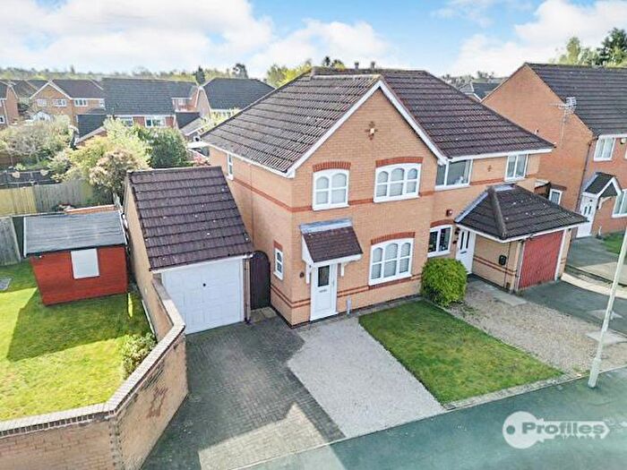 3 Bedroom Semi Detached House For Sale In Gainsborough Avenue, Hinckley, LE10
