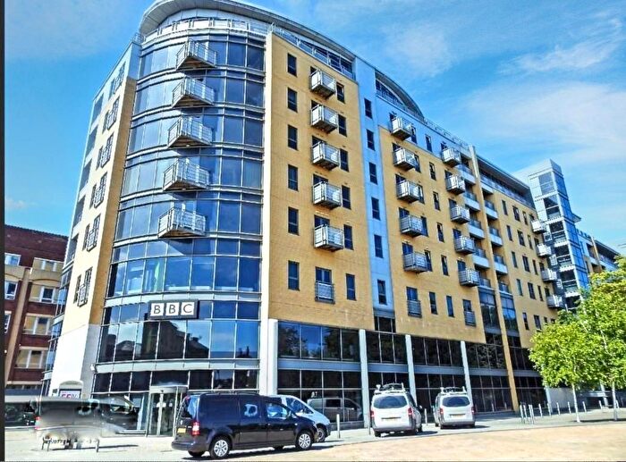 2 Bedroom Flat For Sale In Queens Dock Avenue, Hull, HU1