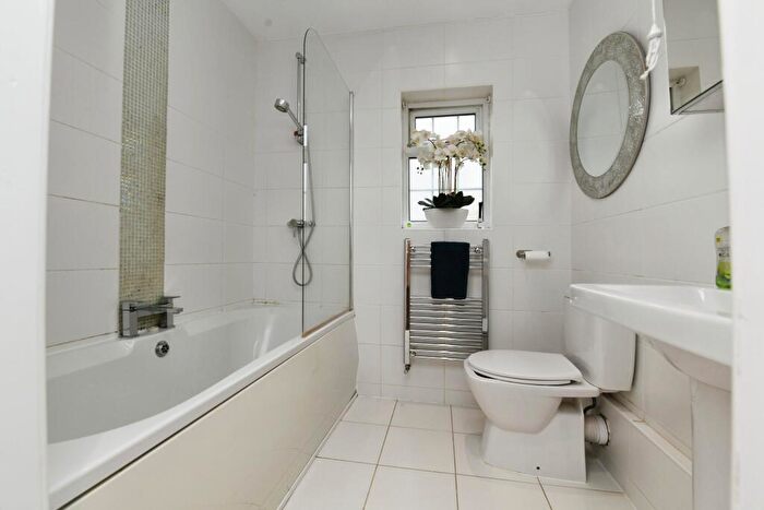 3 Bedroom Terraced House For Sale In Tower Hill, Brentwood, Essex, CM14