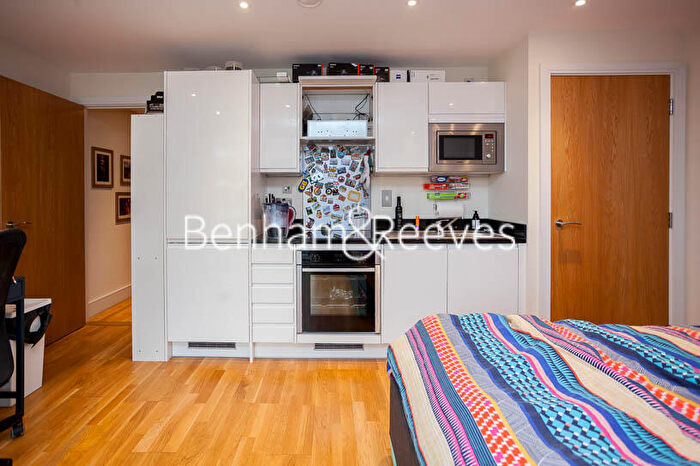 Studio To Rent In Keymer Place, Canary Gateway, E14