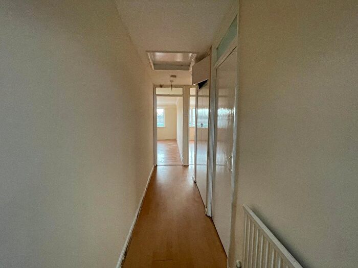 2 Bedroom Apartment For Sale In Sundon Park Parade, Sundon Park, Luton, Bedfordshire, LU3