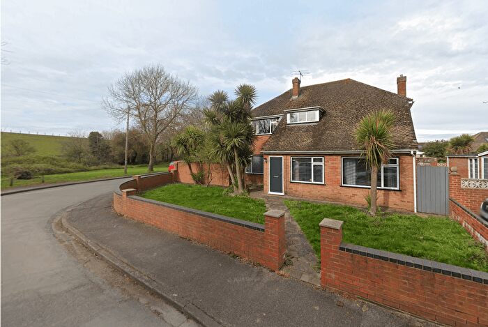 4 Bedroom Semi-Detached House To Rent In Hithermoor Road, Staines, TW19