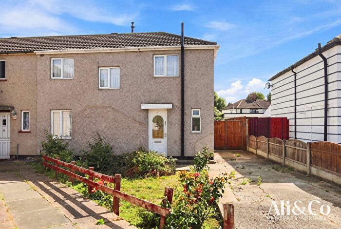3 Bedroom Terraced House For Sale In Southey Walk, Tilbury, RM18
