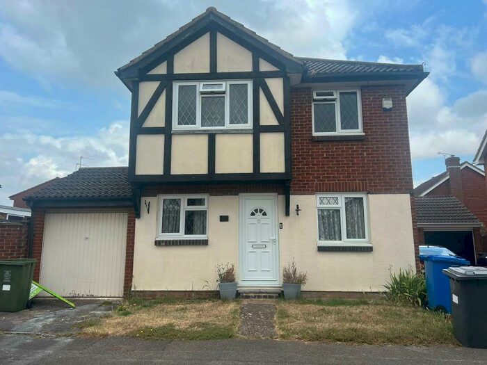 4 Bedroom Detached House To Rent In Maidenhead, Berkshire, SL6