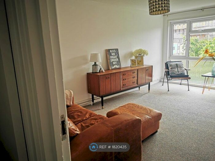 3 Bedroom Flat To Rent In Hamilton Close, London, N17