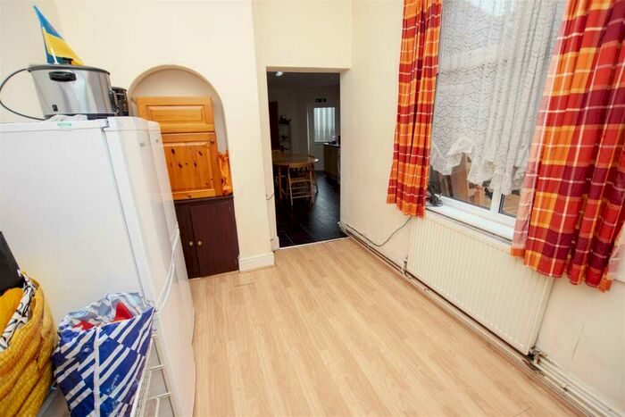 5 Bedroom Flat To Rent In Pershore Road, Selly Park, Birmingham, B29