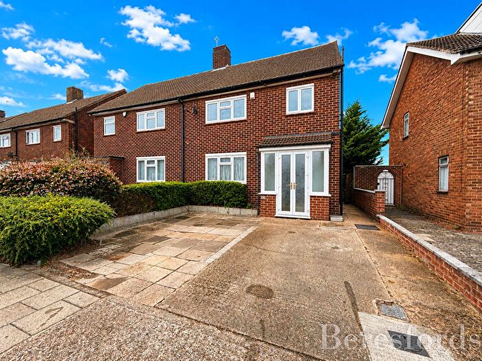 3 Bedroom Semi Detached House For Sale In Mungo Park Road, Rainham, RM13