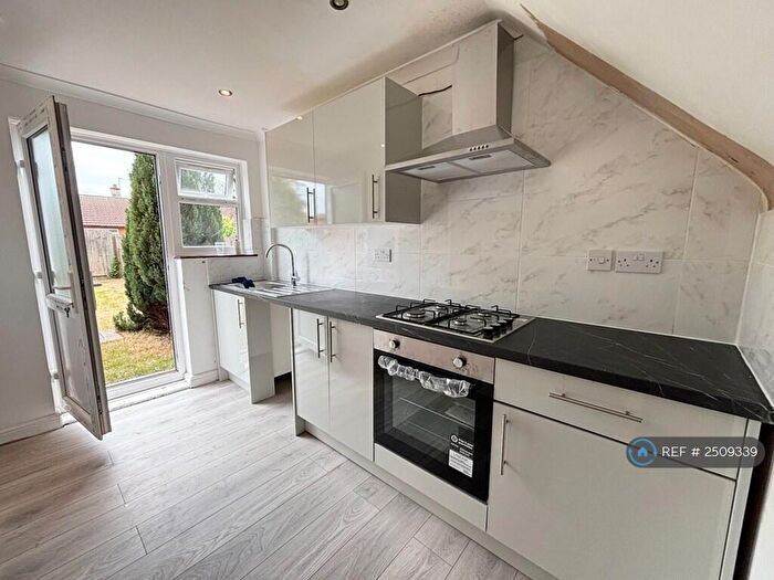 3 Bedroom Terraced House To Rent In Kirkwall Crescent, Leicester, LE5